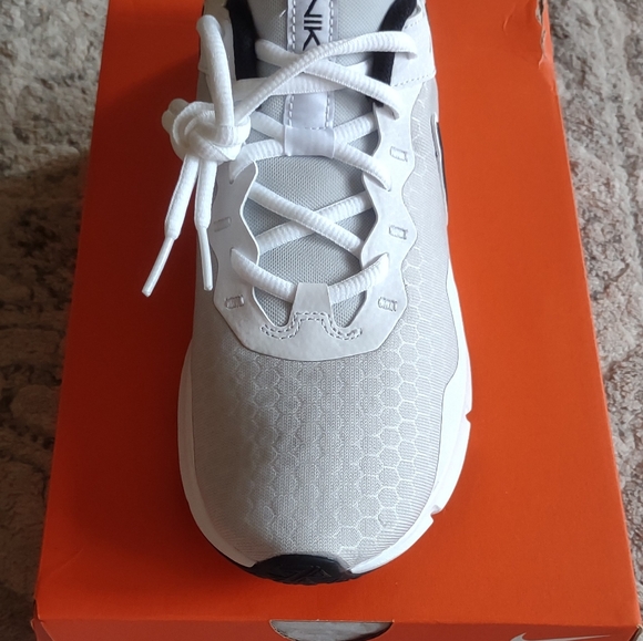 Nike Legend Essentials 2 - Picture 6 of 7